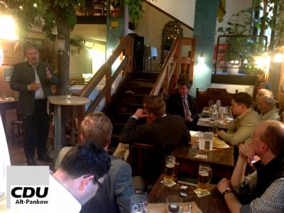 
Der sehr kompetente Forstamtsleiter Tegel Karl-Heinrich Marx ber unser Pankower und Berliner Wlder.
