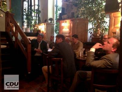 Gespannte Blicke im Publikum als Haushlter Schirmbeck auch ber die sog. Euro-Diskussion sprach.