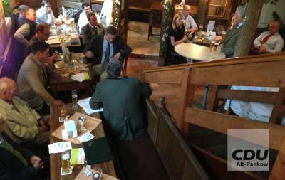 Viele Zuhrer waren gekommen, der Ortsverband Alt-Pankow interessiert zunehmend.